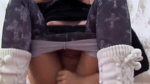 Eine hure saugt sie beim telefonieren  