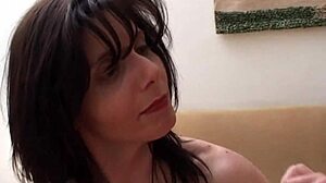 Шлюшка Paula получает жёсткий трах в тугую киску за быстрые бабки