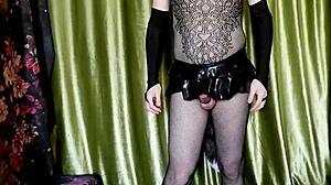 エロネコくん - カワイイ狐ボーイがフィッシュネットスーツで喘ぎながら自分を触ってる