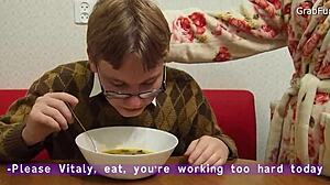 18+ genç sertçe binerek misyoner ve cowgirl pozisyonlarında yoğun zevk alıyor