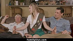 Nevlastní bratr a nevlastní táta šukají nevlastní dceru tvrdě - FamilySlut