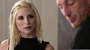 Nevlastní táta přistižený při čichání kalhotek hubené blondýnky v tabu scéně