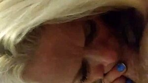 Johnny gets some head from the blonde, it's so good! 😍