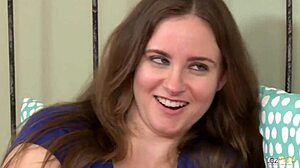 Nedolžna rjavolaska uživa v intenzivnem lizanju v vročem šestinšestdeset z prijateljem