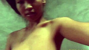 สาวไทยสวยหน้าอกใหญ่ธรรมชาติขี่ควยแรงบน