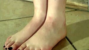 does this babe scrunch her soft foot soles?