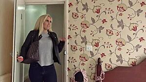 Éclaireur allemand - ramasse grosse cul milf Karlie pour baise de rue brutale