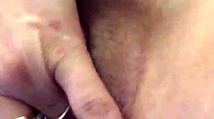 バイブを激しく使ってきついマンコ唇に！