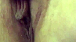 バイブを激しく使ってきついマンコ唇に！