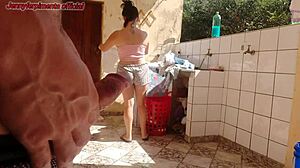 ฉันแข็งขึ้นมาดูหีอวบอิ่มของลูกเลี้ยงสาว