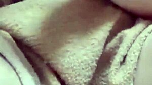 爱鸟公主-看到妹妹骚逼痒了，哥哥果断上前帮忙 😏