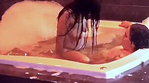 Así no pares dame más sígueme bombeando en el jacuzzi 😍