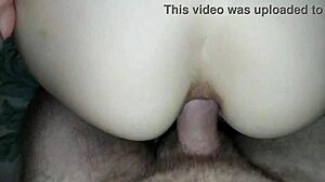 Surprise anal creampie untuk gadis Tinder selepas tarikh panas