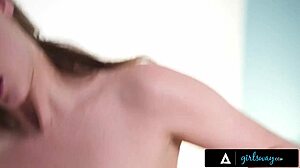 הזיונים הלסביים הכי חמים של גירלסווי! איידרה פוקס וג'נה סטאר זורחות!