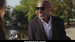 Eden Ivy e Scarlett Jones prendono il cazzo enorme di Vince Karter