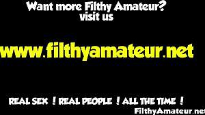 Milfara iz kluba u Firenci se baca na divlju grupnu jebačinu