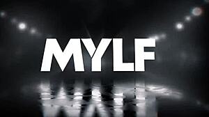 Posłuszna rudowłosa milf z dużymi cyckami dostaje klapsy i jest rządzona przez ogromnego kutasa