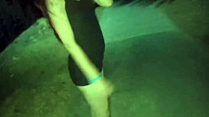 Levo Minha Esposa Para Passear Sem Calcinha Na Praia De Noite