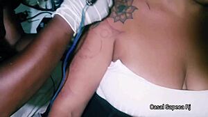 Grazy Sapeca Fazendo Tatuagem