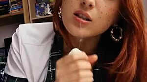 Gadis 18+ rasakan kenikmatan intens di sextape buatan rumah dengan dildo monster creampie