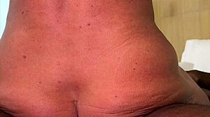 Blonde babe enjoys blowjob with muscular BBC bull 😘💪