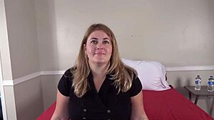 Desperate amatører som Brooklyn Mila, Donna Iris, Barbie Kay castet som kurvete mammaer som rir stor svart kuk barbeint