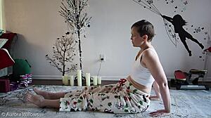 Hej babe, häng med på en vild yogalektion!