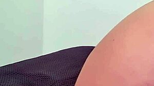 Klaudija Bavels kompilacija prljavog govora sa pločicom i dildom