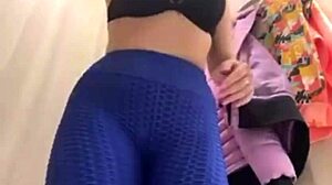 Трахаю молодую девку на публике с крупным планом попки