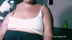 Grazy Sapeca Fazendo Tatuagem