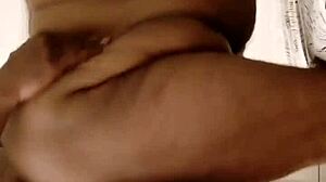 친구 엄마가 도기 섹스로 박고 블로우잡 즐김