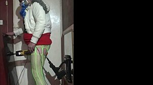 Обожавам да се играм са две играчке, али прави је бољи