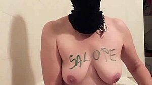 esclave f masturbating in autoseance with uro tags