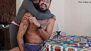 WOW! ESPOSA ROUBA COBERTOR E PEDE PORRA NA BOCA!