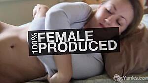 Yanks Honey Verronica is masturbating solo