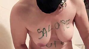 esclave f masturbating in autoseance with uro tags