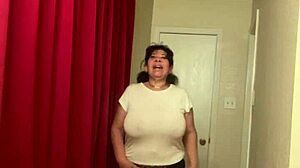 puedes tocar mis tetas y coño si me amas?