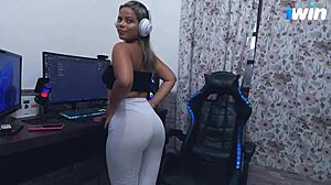 Wow, huge Brazilian ass gaping