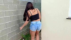 Corretor, você resistiu? Essa cliente gostosa te pegou pra uma rapidinha, hein?