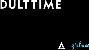 غيرلزواي: امرأة وحيدة تخون مع زوجة الرئيس أنجيلا وايت