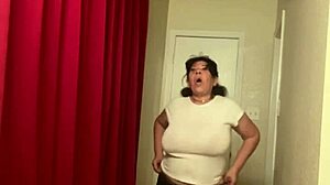 puedes tocar mis tetas y coño si me amas?