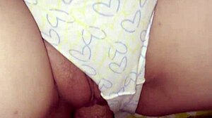 Miksi mä jatkan pelleilyä söpön nuoren 18+ sisarentyttäreni kanssa?