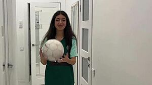 Hey tatlım, bu halka açık casting sonrası futbol oynamaya hazır mısın?