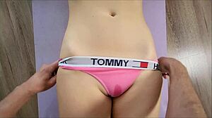 Memek Perawan Saudara Tiri Basah Sama Kontol Keras Sebelum Aksi Penuh