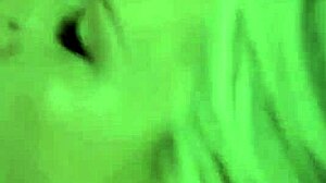 Эм, я имею в виду, классная евро-телка сосет и скачет на мне в кровати!