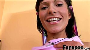 Sorellastra si fa sbattere raw in clip casalinga bollente