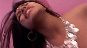 Ehi, vuoi vedere questa calda indiana maggiorenne farsi scopare?