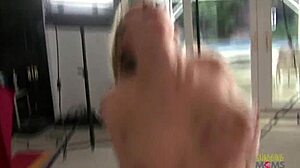 מכור לציצים גדולים של מילפיות מקבל גמירה חמה בסוף!