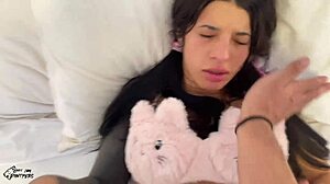 Подчиненная латина сильно шлепается и глубоко кончается кремпаем от доминирующего папочки