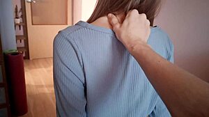 Ficke meine kleine 18+ Stiefschwester Doggystyle mit ihrer nassen Muschi